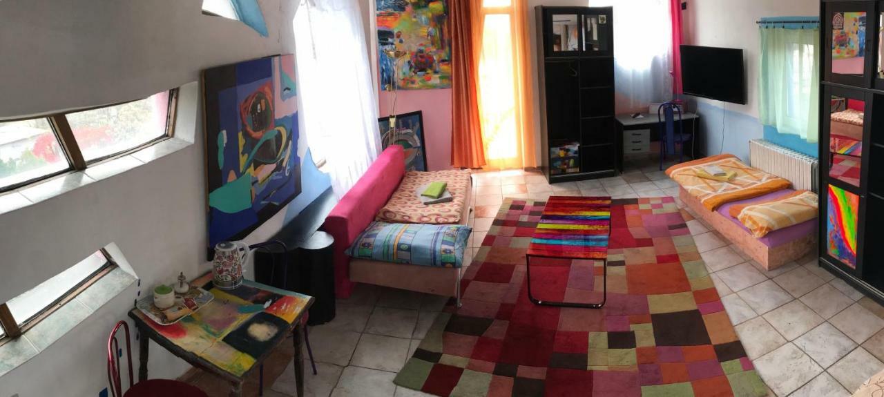 Hotel Sebarozvoja S Moznostou Ziskania Poznania A Inspirujucich Prostriedkov Na Uplatnovanie Vedomia, Premenu Seba A Prostredia Interieru Bratislava